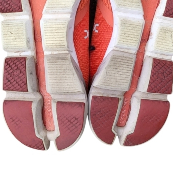 On Cloudflyer 2 Running Athletic Tennis Shoe Sneaker Flare Quartz Red Women 8 - Picture 13 of 15